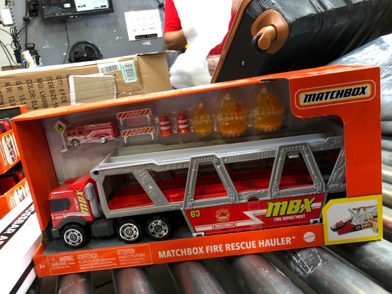 Photo 3 of ?Matchbox Fire Rescue Hauler Playset Themed Hauler with 1 Fire-Themed Vehicle, Holds 16 Cars, Easy-Release Ramp, 8 Accessories & Storage, for 3 & Up [Amazon Exclusive]