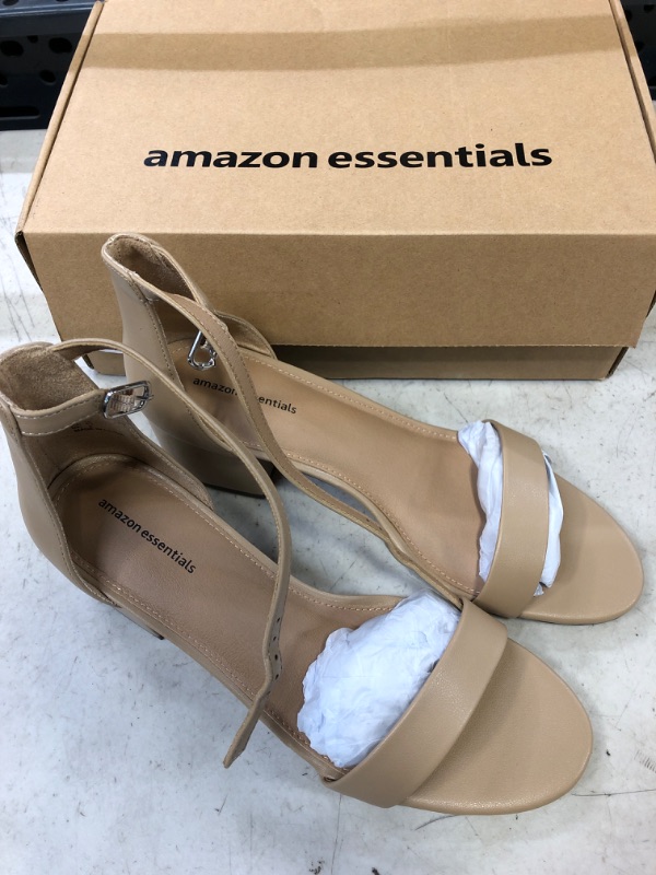 Photo 2 of Amazon Essentials Women's Two Strap Heeled Sandal (SIZE 10)
