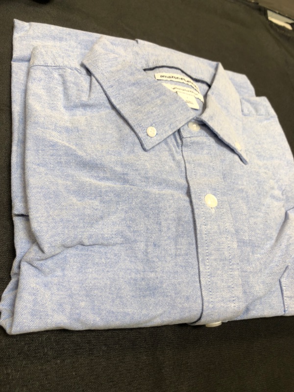 Photo 2 of Amazon Essentials Men's Regular-Fit Short-Sleeve Pocket Oxford Shirt LARGE