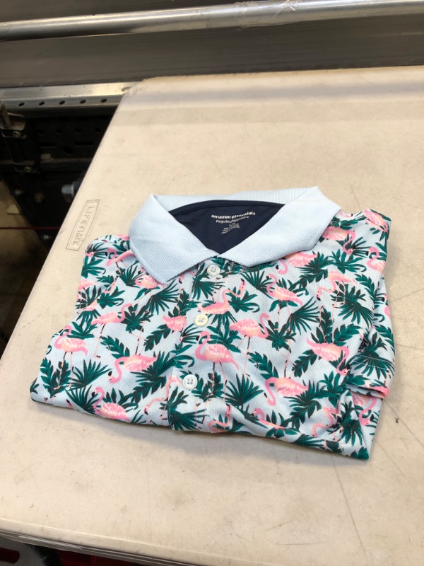 Photo 1 of Amazon Essentials Men's Regular-Fit SIZE L 