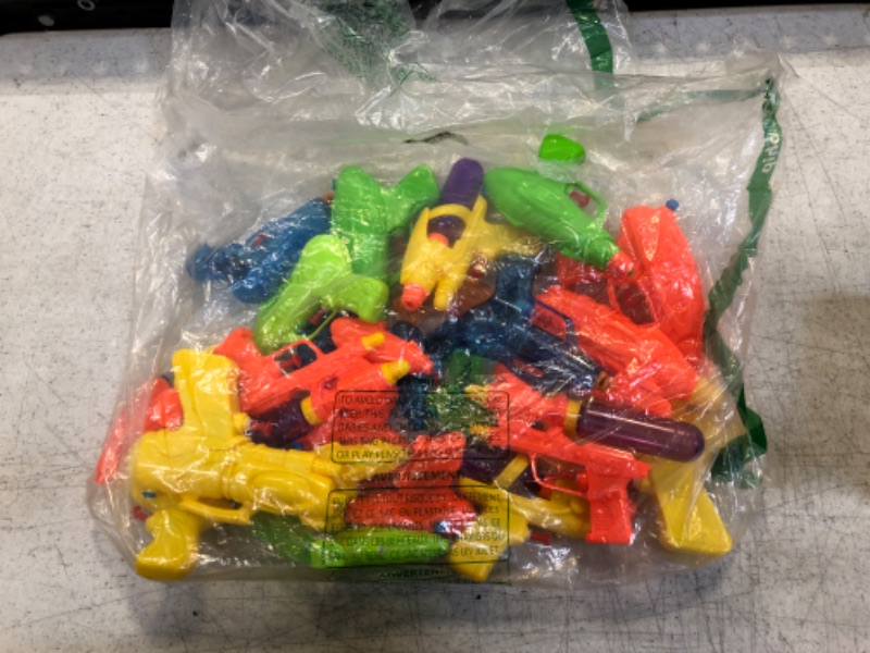 Photo 2 of 25 Pack Toy Water Guns Various Shapes, Sizes and Colors 