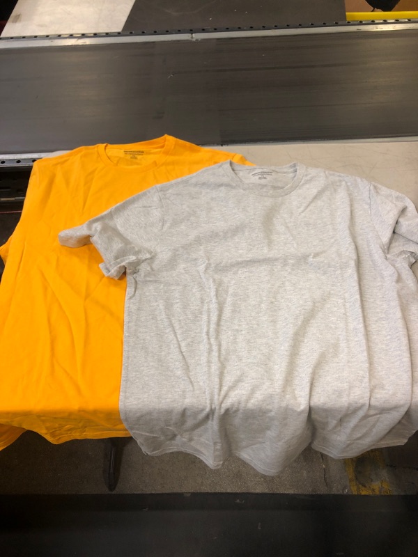 Photo 1 of AMAZON ESSENTIALS 2 PCK TSHIRT GREY/YELLOW LARGE