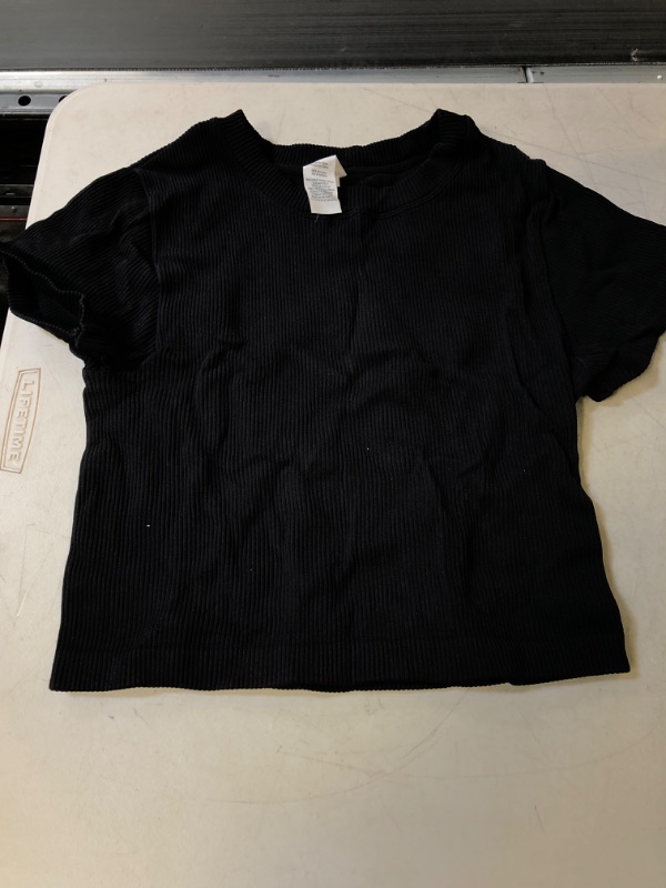 Photo 1 of BLACK CROP TOP MEDIUM