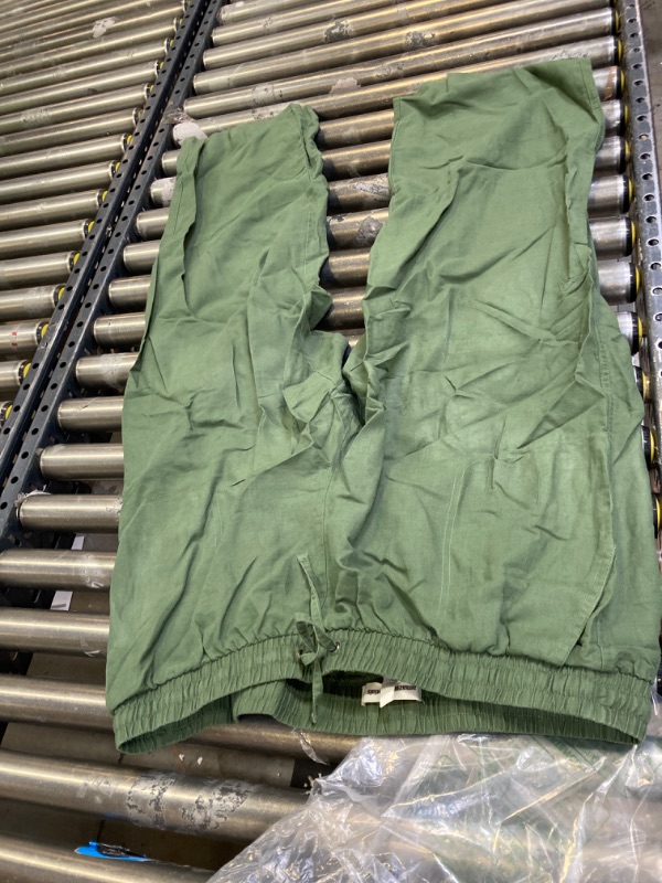 Photo 1 of amazon essentials green cargo capris 2x