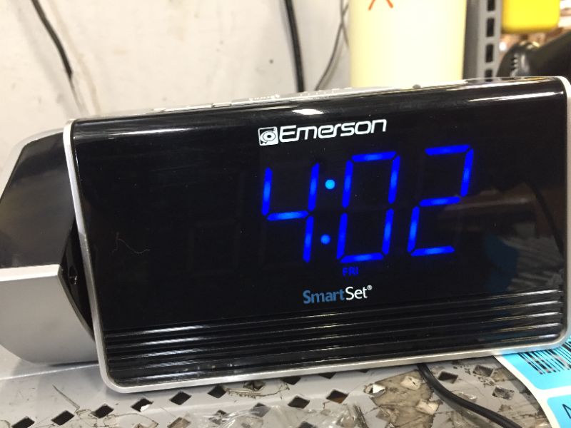 Photo 2 of Emerson SmartSet Projection Alarm Clock Radio with USB Charging for Iphone/Ipad/Ipod/Android and Tablets, Digital FM Radio, 1.4" Blue LED Display, 4 level Dimmer, ER100103 Black, Silver Clock Radio