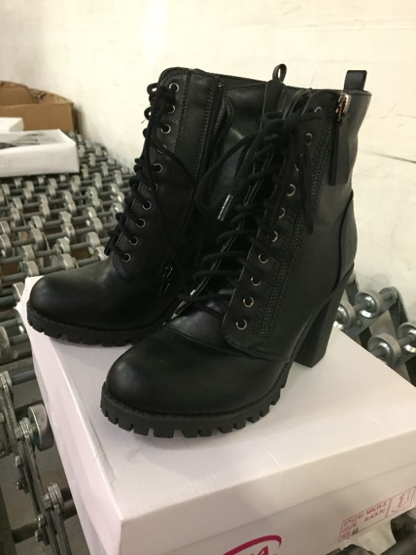 Photo 1 of BLACK BOOT 
SIZE 8.5
