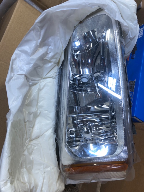 Photo 3 of DNA MOTORING HL-OH-CS03-4P-CH-AM Chrome Amber Headlights Compatible with 2003-2006 Chevy Silverado/Avalanche Fit Models without Factory Cladding Chrome / Amber