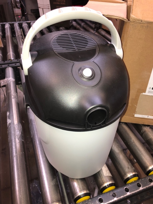 Photo 2 of Amazon Basics 2.5-Gallon 2 HP Wet/Dry Vacuum, Grey 2.5 Gallon, 2 HP