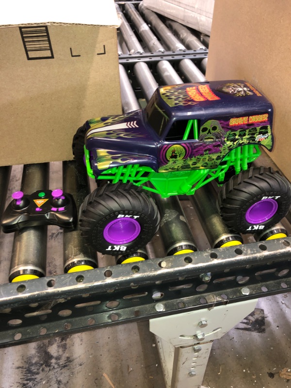 Photo 2 of Monster Jam, Official Grave Digger Freestyle Force, Remote Control Car, Monster Truck Toys for Boys Kids and Adults, 1:15 Scale