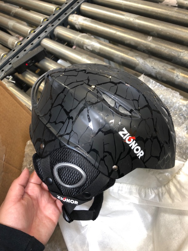 Photo 1 of ZIONOR HELMET SNOW SPORT LARGE BLACK YOUTH