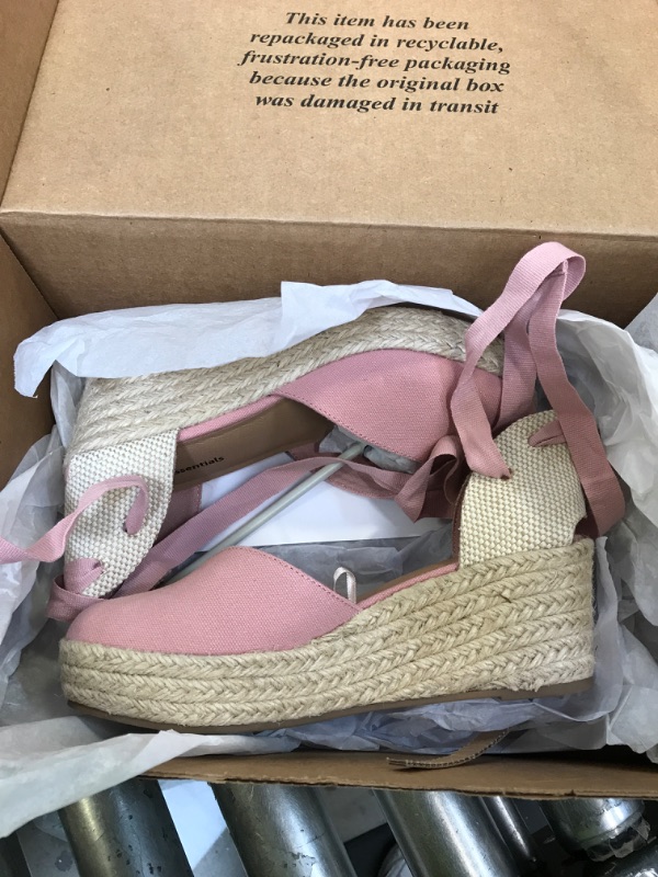 Photo 2 of Amazon Essentials Women's Mid Wedge Espadrille
SIZE 7