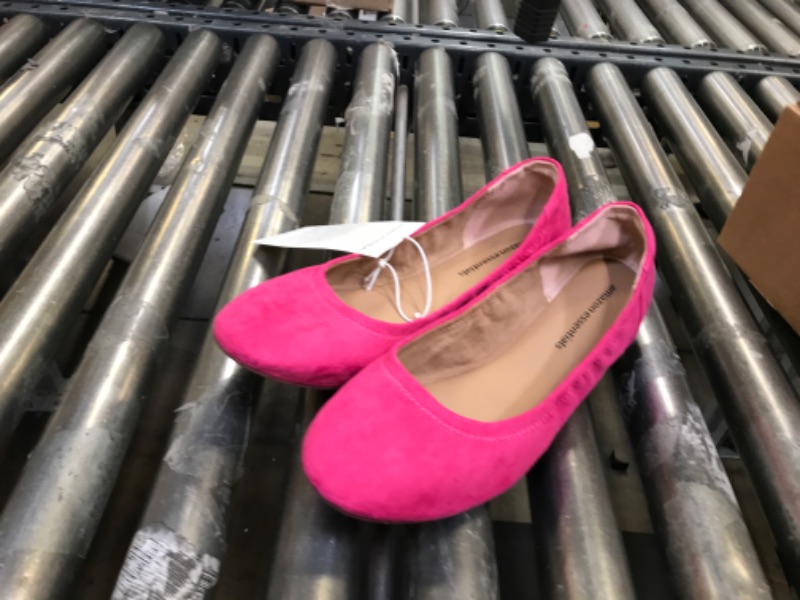 Photo 1 of Amazon Essentials Slip On Shoes Hot Pink
Size 14