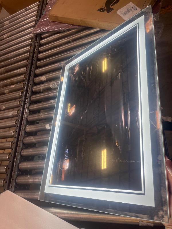 Photo 1 of 24" X 32" LED BATHROOM MIRROR, CETNED CORNER, GLASS FINE 