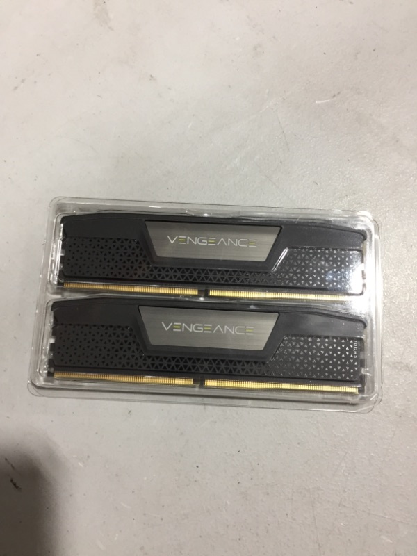 Photo 3 of CORSAIR Vengeance DDR5 32GB (2x16GB) DDR5 6000 (PC5-48000) C40 1.35V Intel XMP Memory - Black
