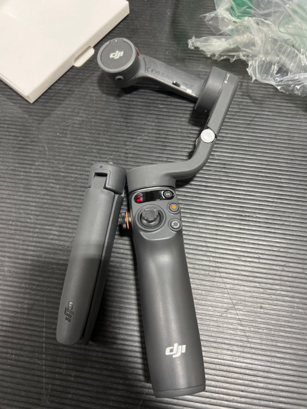 Photo 2 of DJI Osmo Mobile 6 Smartphone Gimbal