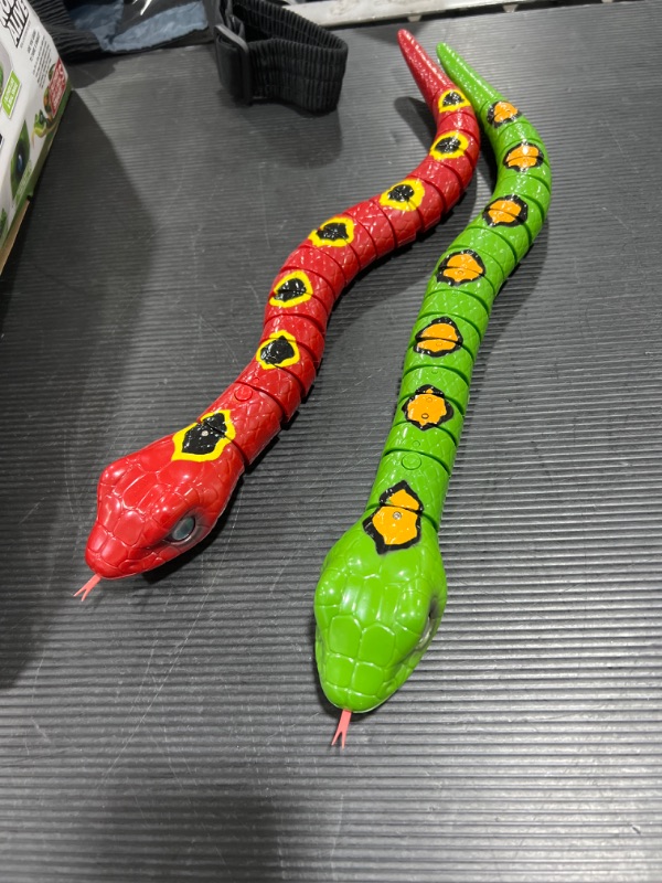 Photo 2 of Zuru Robo Alive Slithering Snake Robotic Toy Series 3 Red
