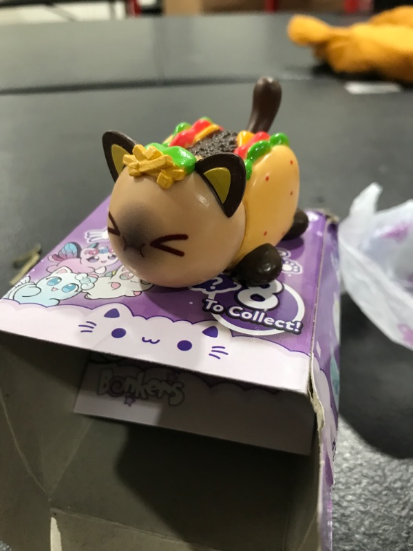 Photo 2 of Aphmau Mystery MeeMeows Surprise Figure