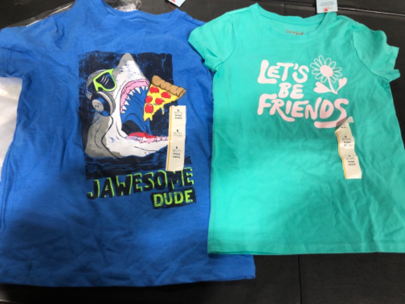 Photo 1 of BUNDLE OF 2 KIDS GRAPHIC T SHIRTS SIZE S 