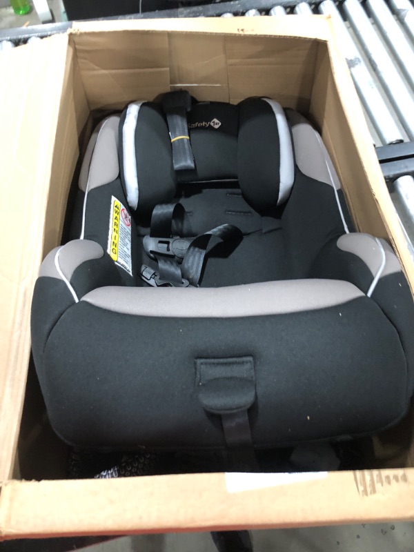 Photo 2 of Safety 1st Guide 65 Convertible Car Seat, Chambers