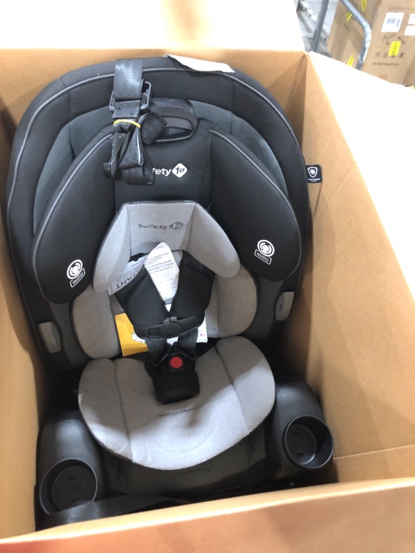 Photo 3 of Safety 1??® Crosstown DLX All-in-One Convertible Car Seat, Falcon Falcon Crosstown DLX