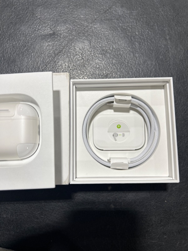Photo 4 of Apple AirPods Pro (2nd Generation)