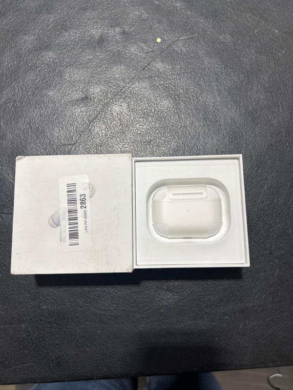 Photo 3 of Apple AirPods Pro (2nd Generation)