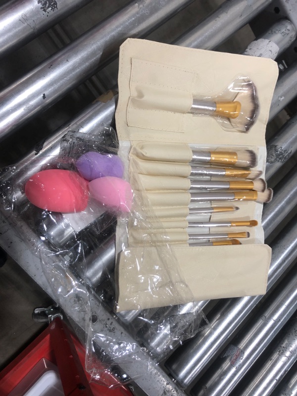 Photo 1 of 21 Pcs makeup brush set