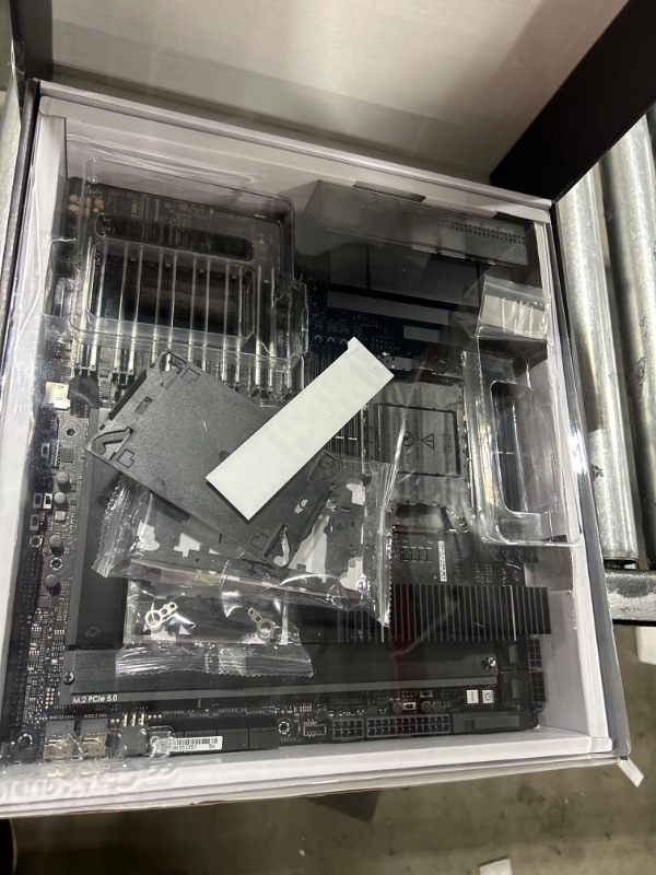 Photo 1 of ASUS Pro WS W790 SAGE SE Intel LGA 4677 CEB Motherboard,PCIe 5.0, 7 xPCIe 5.0 x16 Slots,DDR5 R-DIMM, 2x10G BMC LAN, LAN Server-Grade Remote Management,Front and Rear USB 3.2 Gen 2x2 Type-C®,ACCE