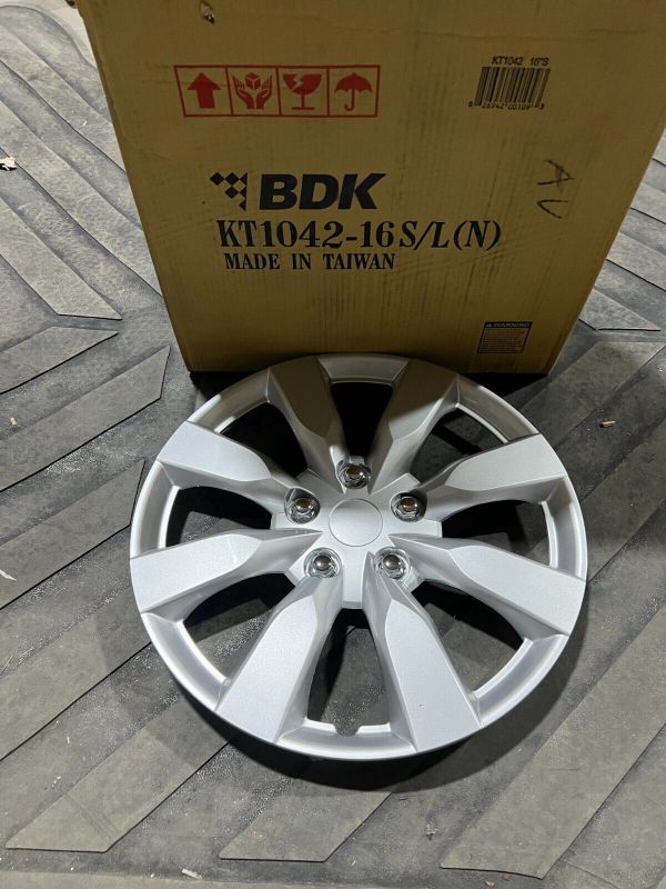 Photo 1 of (QTY 2) BDK Hubcaps KT1042-16S/L(N) Silver 8 Spoke 16" for Toyota Corolla
