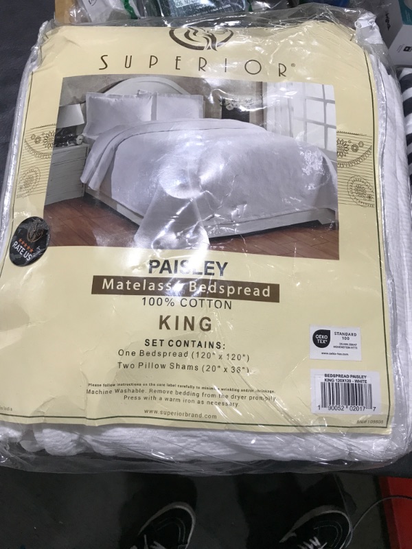 Photo 2 of Superior Cotton Matelasse Bedspread Set, Oversized, Lightweight Bedding, 1 Quilt Bedspread, 2 Pillowshams, Coverlet Decor, Jacquard Weave, Paisley Collection, King, White