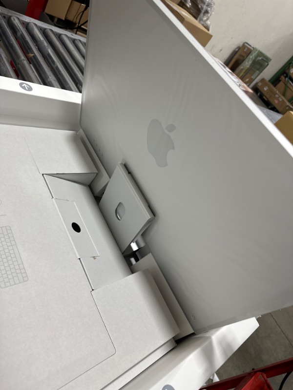 Photo 4 of 2021 Apple iMac with Apple M1 chip 8-core CPU (24-inch, 8GB RAM, 512GB) (QWERTY English) Silver (Renewed Premium) 8GB RAM, 512GB SSD Silver