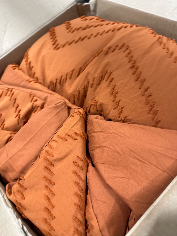 Photo 2 of Anluoer Queen Comforter Set, Burnt Orange Tufted Bed in a Bag 7 Pieces with comforters and Sheets, All Season Bedding Sets with 1 Comforter, 2 PillowShams, 2 Pillowcases, 1 Flat Sheet, 1 Fitted Sheet Burnt Orange Queen