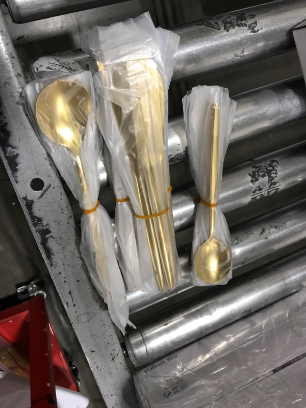 Photo 1 of 400 Pcs gold silverware set