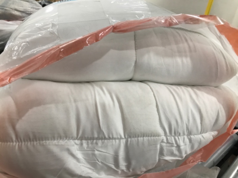 Photo 1 of Bedding Comforter Unknown Size White