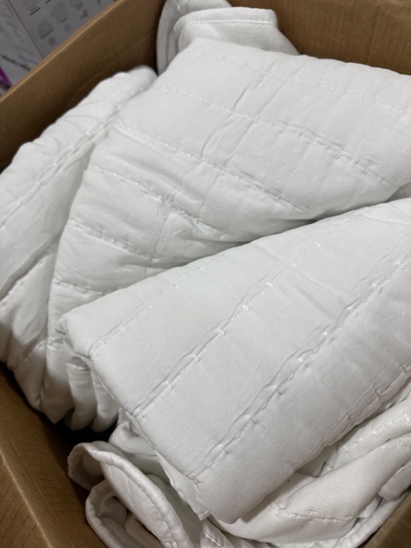 Photo 2 of ROARINGWILD White King Size Quilt Bedding Sets with Pillow Shams, Lightweight Soft Bedspread Coverlet, Quilted Blanket Thin Comforter Bed Cover for All Season, 3 Pieces, 104x90 inches