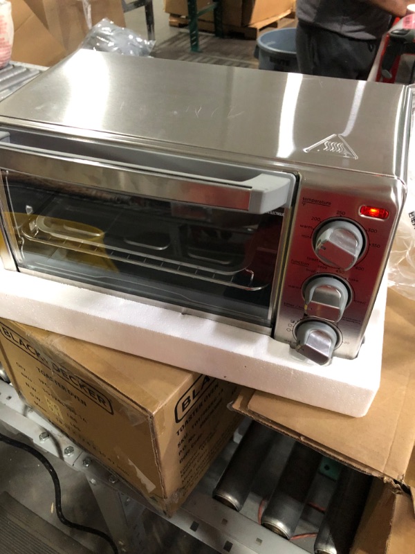 Photo 2 of BLACK+DECKER 4-Slice Toaster Oven