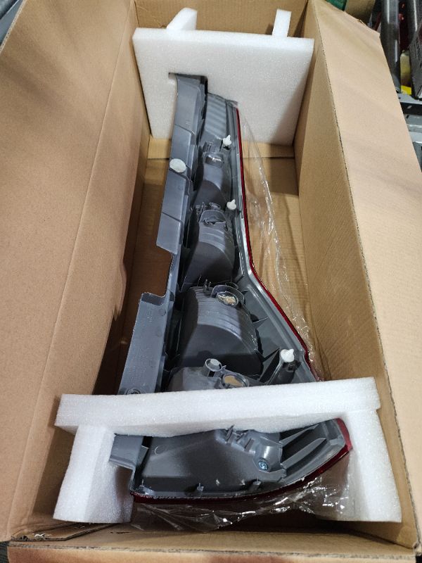 Photo 1 of labwork Driver Side Tail Ligh Rear Tail Light Brake Lamp Assembly LH Left Side 33551SWAA02 HO2800173