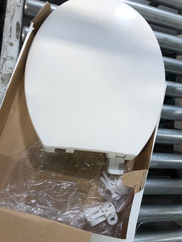 Photo 2 of Project Source Plastic White Round Soft Close Toilet Seat
