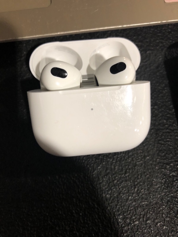 Photo 3 of Apple AirPods