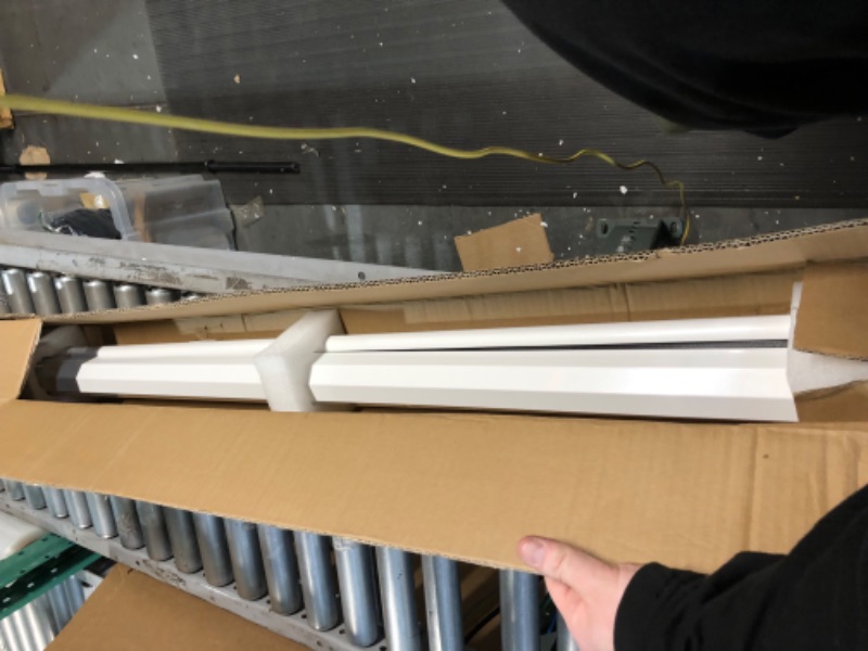 Photo 1 of *MISSING HARDWARE*
Pyle PRJSM7206 Universal 72-Inch Roll-Down Pull-Down Manual Projection Screen (42.5" x 56.6") Matte White 