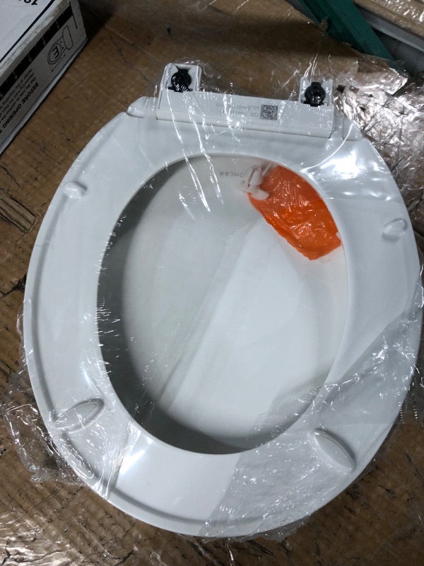 Photo 2 of *FOR PARTS ONLY* READ NOTES
KOHLER 4639-RL-0 Cachet ReadyLatch Round-Front Toilet Seat, Quiet-Close Lid and Seat, Countoured Seat, Grip-Tight Bumpers and Installation Hardware, White
