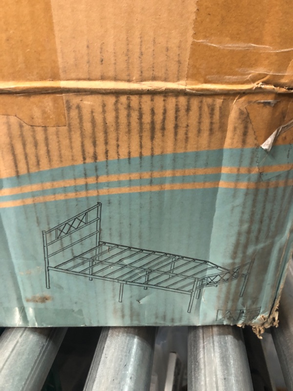 Photo 3 of ***USED - LIKELY MISSING PARTS - UNABLE TO VERIFY FUNCTIONALITY***
VECELO Queen Size Metal Bed Frame 60 in. W Metal Platform Bed Headboard and Footboard Metal Slat Support Black Bed Frames