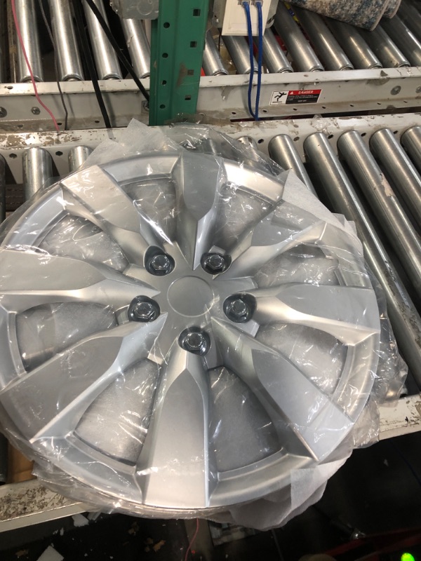 Photo 3 of BDK Auto KT-1042-16: Hub Cap/Silver 16"