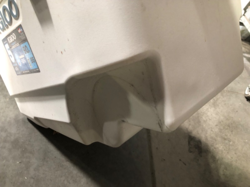 Photo 4 of ***USED - DAMAGED - MISSING PARTS - SEE COMMENTS***
Igloo Flip and Tow 90qt Cooler - White