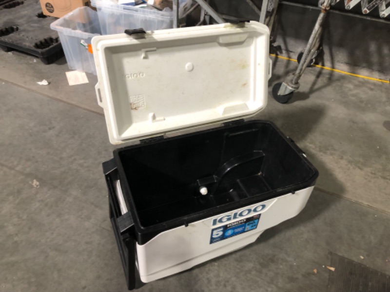 Photo 7 of ***USED - DAMAGED - MISSING PARTS - SEE COMMENTS***
Igloo Flip and Tow 90qt Cooler - White