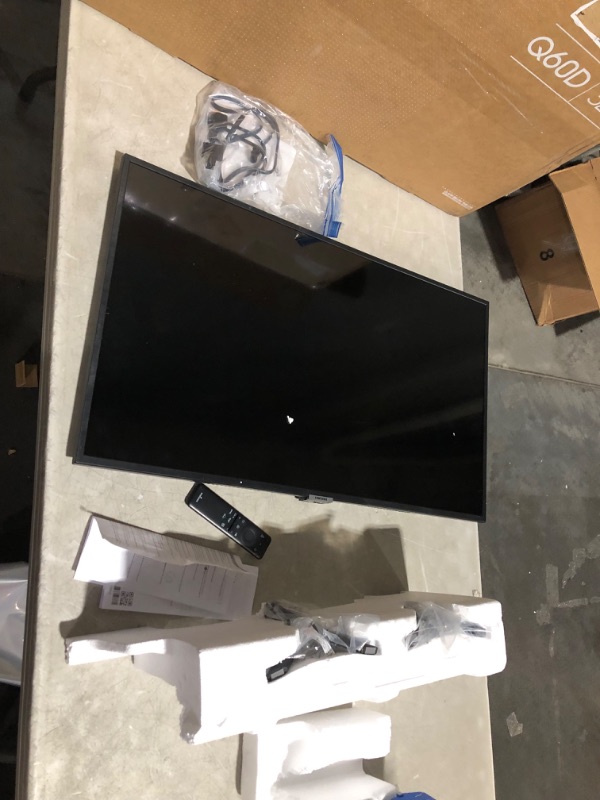 Photo 2 of ***NONREFUNDABLE - NOT FUNCTIONAL - FOR PARTS ONLY - SEE COMMENTS***
SAMSUNG 32-Inch Class QLED 4K Q60C Series Quantum HDR, Dual LED, Object Tracking Sound Lite, Q-Symphony