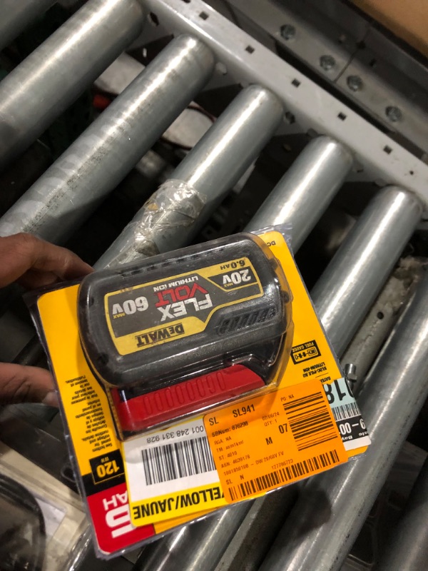 Photo 3 of ***READ NOTES***DeWalt DCB606 FLEXVOLT Lithium-Ion Battery, 20/60V - Quantity 1