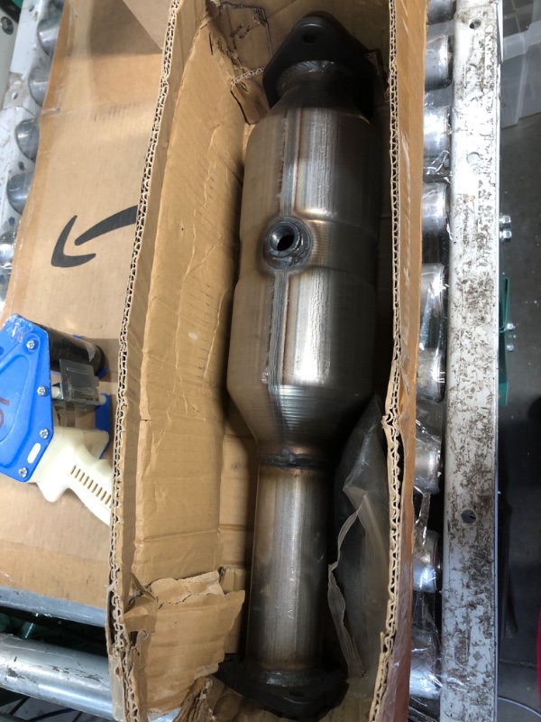 Photo 2 of FOMIUZY High Flow Front Catalytic Converter Kit Direct