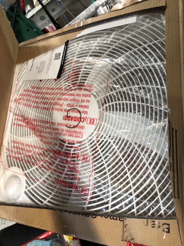 Photo 2 of [FOR PARTS, READ NOTES] NONREFUNDABLE
Genesis 20" Box Fan, 3 Settings, Max Cooling Technology, Carry Handle, White (G20BOX-WHT)