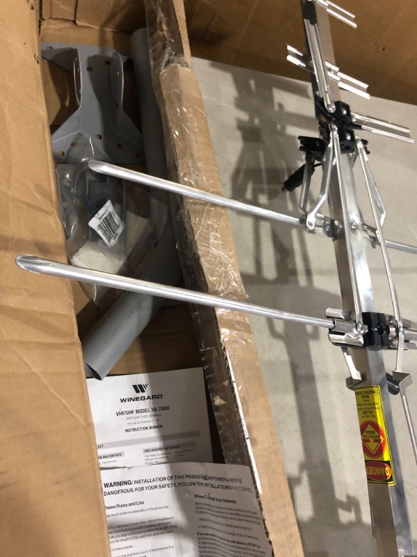 Photo 1 of **NON-FUNCTIONAL*FOR PARTS ONLY**
Winegard YA7000C TV Antenna with Mount, VHF-Low and High VHF/UHF, Universal Mount System
